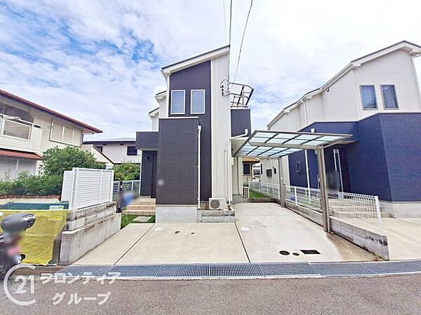 建物全体の細部まで丁寧なメンテナンスが行き届いていることが伝わる美しい外観です！落ち着いた佇まいの中に宿る高いデザイン性が、帰宅するたびに心地よい満足感を与えてくれます