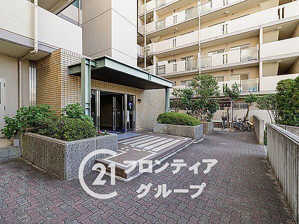 はじめてのマイホーム購入は、わからないことだらけで当然です。資金計画から物件選びまで、順を追ってスタッフが一緒に考えていきます