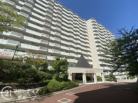 住まい選びは、価格や立地だけでなく、将来の暮らし方まで含めて考えることが大切です。今の段階で気になっていることを、まずスタッフに話してみてください