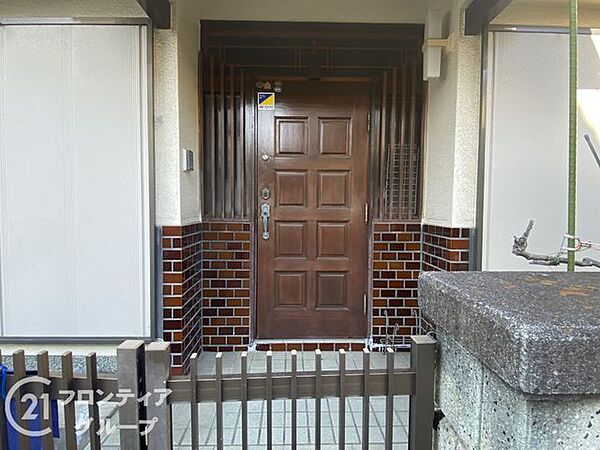 風格ある玄関で、住む人に安心感と心地よさを与えます