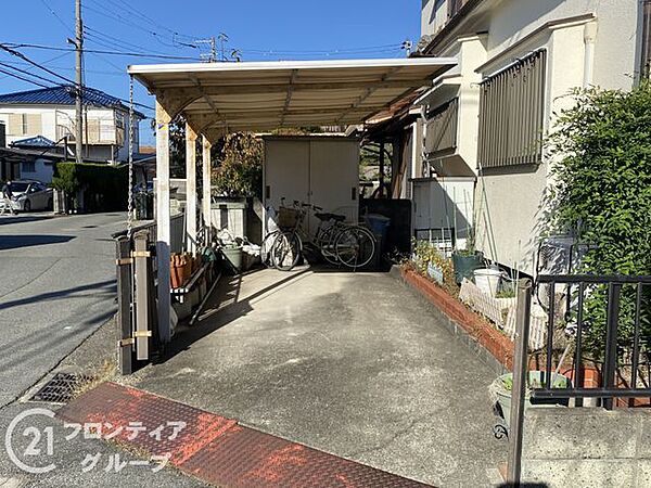 安全性を重視した駐車場で、安心して車を停められる環境です