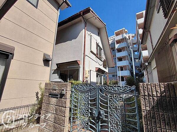 住まい選びは、価格や立地だけでなく、将来の暮らし方まで含めて考えることが大切です。今の段階で気になっていることを、まずスタッフに話してみてください