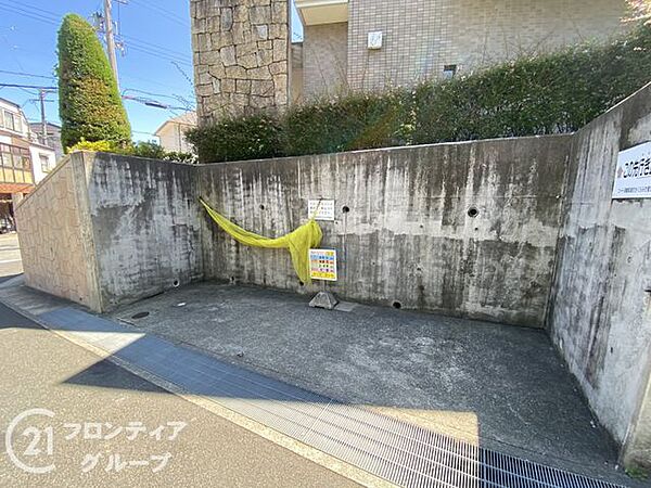 エリアの特性や周辺環境についての情報提供も行っています。物件だけでなく、地域の暮らしやすさも含めてご確認いただけます