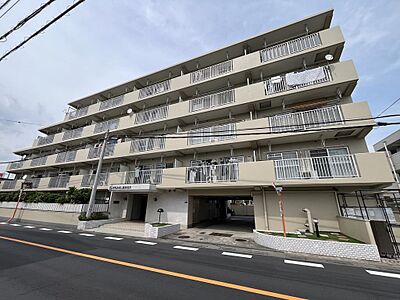 外観：３路線・３駅利用可能（バス便豊富）♪室内フルリフォーム済み♪住環境良好のマンションです♪
