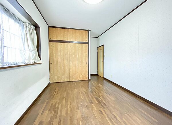 ６帖の洋室。十分な収納スペースもあり子供部屋にピッタリです。