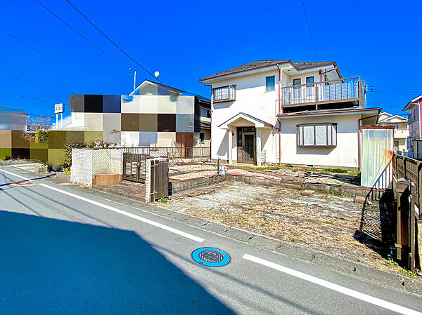 駐車が苦手なママにも嬉しい前面６ｍ道路に面した土地です。たっぷりの陽光と開放感に包まる広々敷地です。