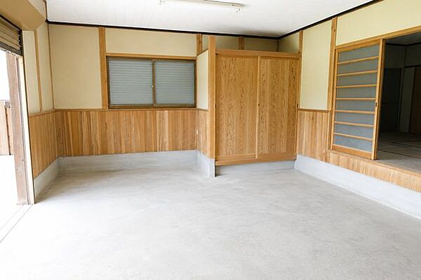 納屋※この画像はAI処理にて加工した写真です。