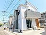 外観：平成23年築の戸建てです。