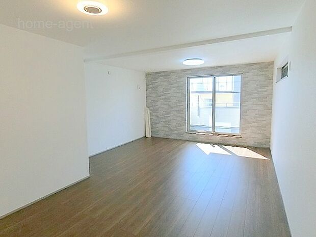 19帖LDK。南向きで日当り良好。床暖房設置で快適です。