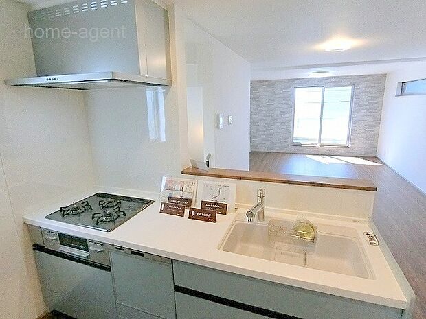 人気の対面キッチン。リビングを見渡し易い仕様です。