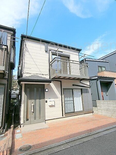 小学校まで徒歩5分圏内でお子様の通学も安心です。