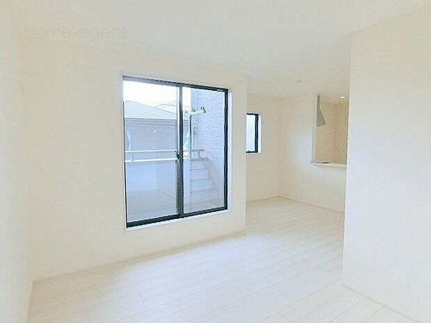 15.75帖LDK。南西向きで日当り良好です。