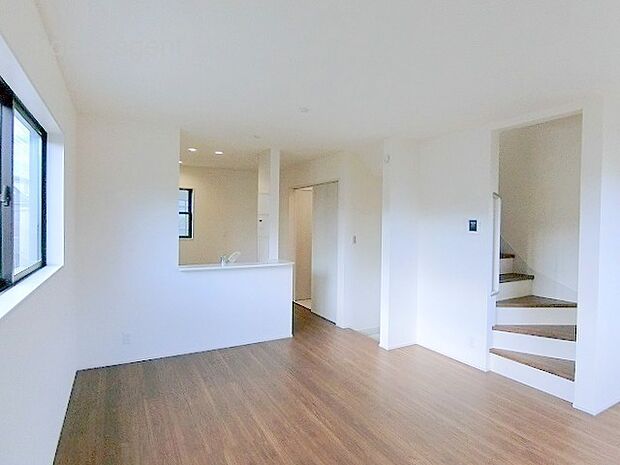 16帖LDK。南西向きで日当り良好