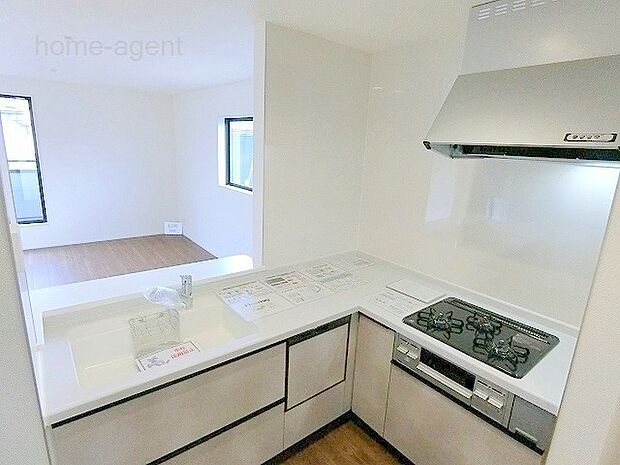 人気の対面キッチン。食洗器付きで家事もラクラク。