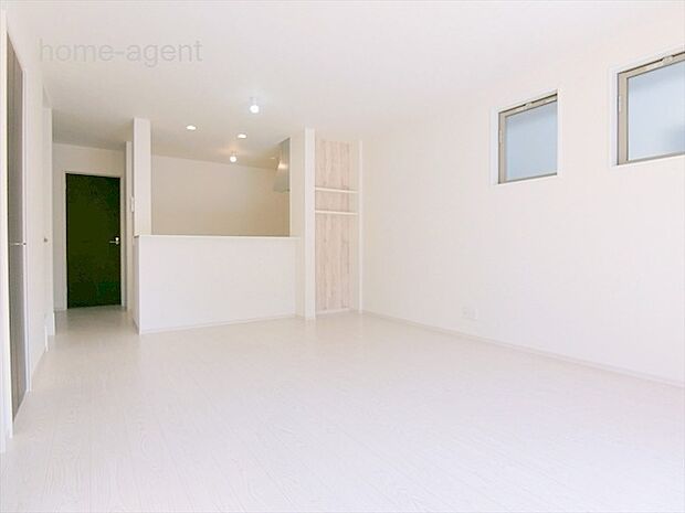 17.7帖LDKで広々スペース。西向きで日当り良好です。