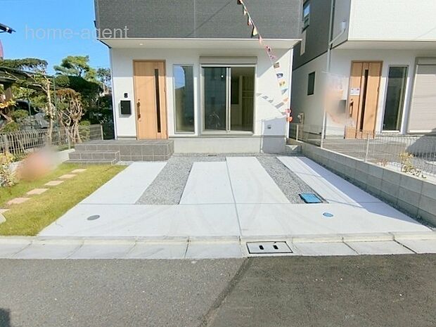 並列2台駐車可能なカースペース。(車種による)