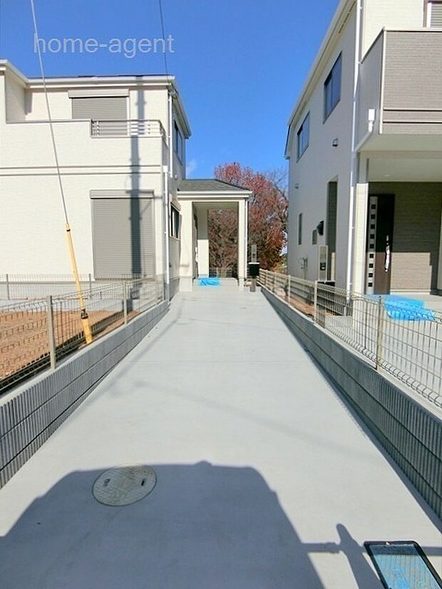 カースペース2台分ございます。(車種による)