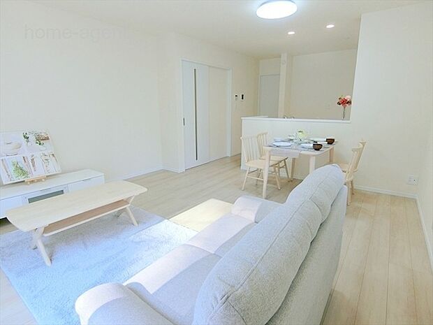 16帖LDK。南西向きで日当り良好です。