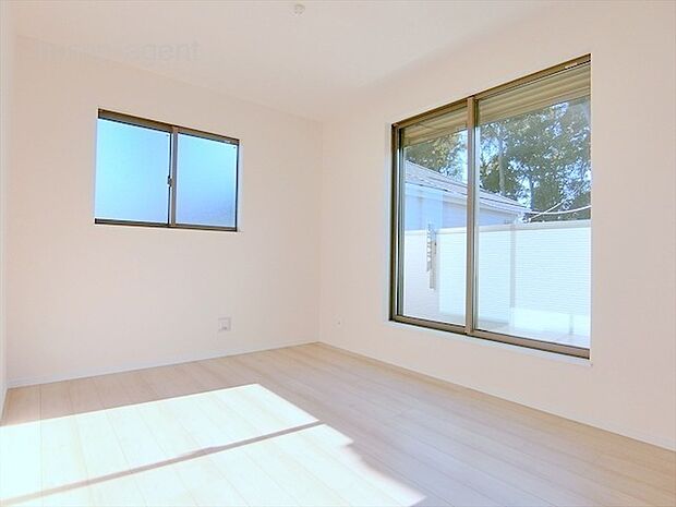 全居室南向きで日当り良好です。