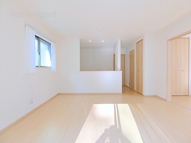 16帖LDK。南向きで日当り良好です。