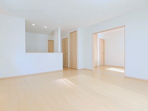 16帖LDK。南向きで日当り良好です。