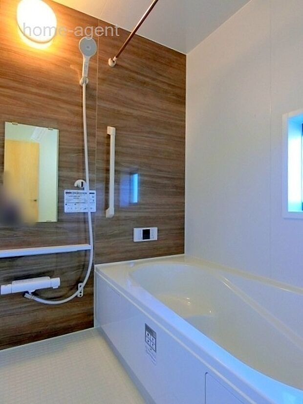 広々とした浴室。浴室乾燥暖房機付きで快適です。