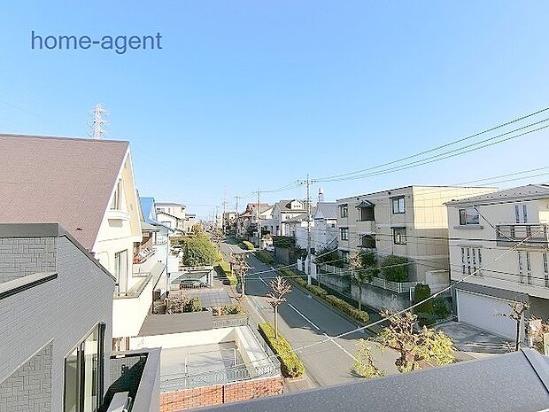 閑静な住宅街に位置しております。