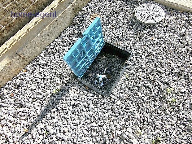 洗車に便利な外水栓ございます。