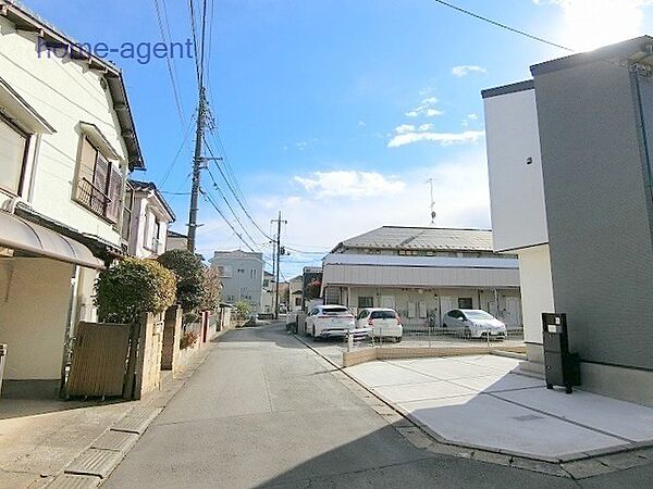 前面4ｍ道路になります。
