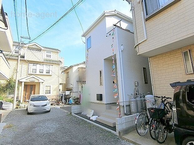 前面4ｍ道路になります。