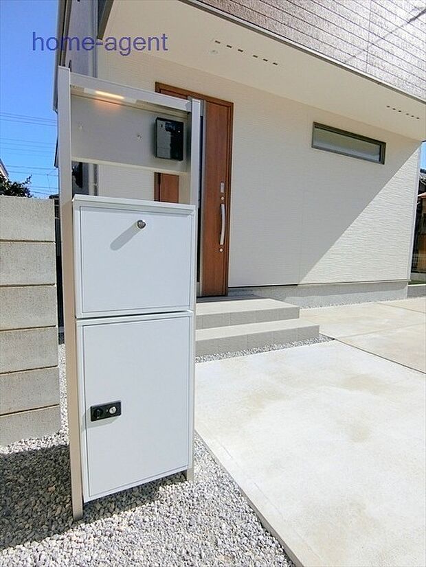 宅配ボックス付きポストで受取もラクラクですね。