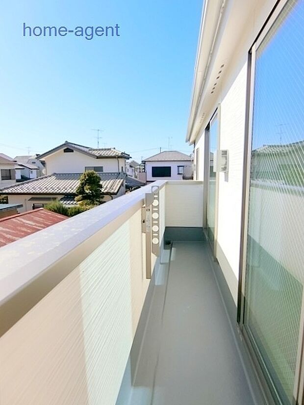 南向きで日当りの良いバルコニーです。