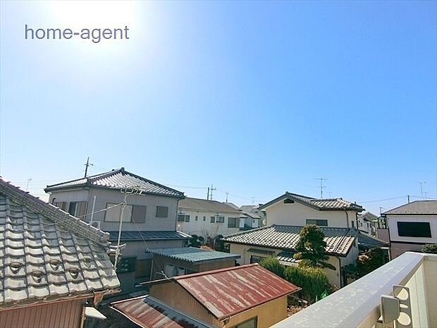 閑静な住宅街に位置しております。