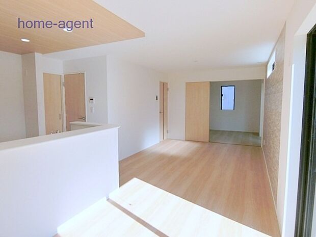 16.1帖のLDK。南側が開けており日当り良好です。