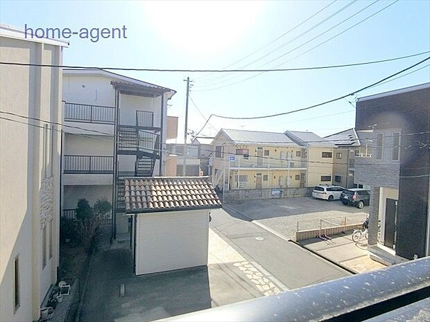 閑静な住宅街に位置しております。