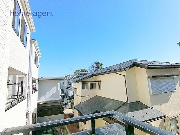 閑静な住宅街に位置しております。