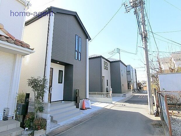 前面4ｍ道路になります。