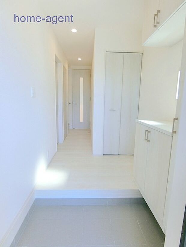 ゆとりある玄関でお出迎え。