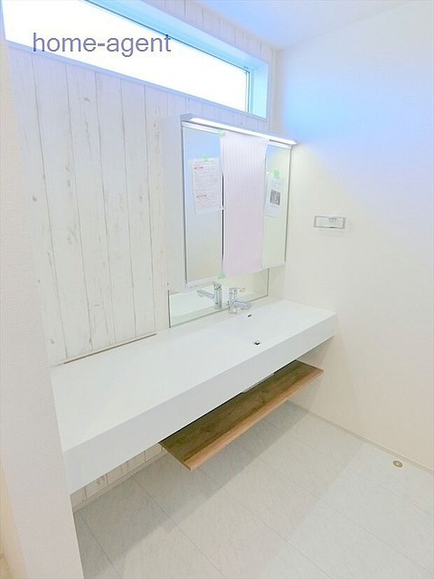 ホテルライクな洗面台がお洒落ですね。