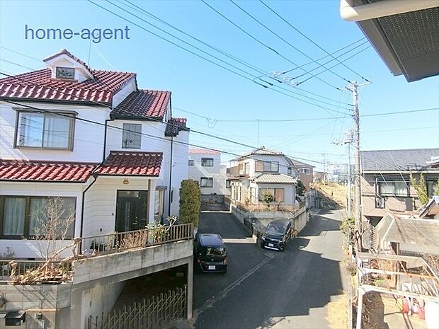 閑静な住宅街に位置しております。