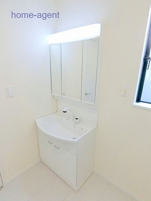 清潔感のある洗面台です。