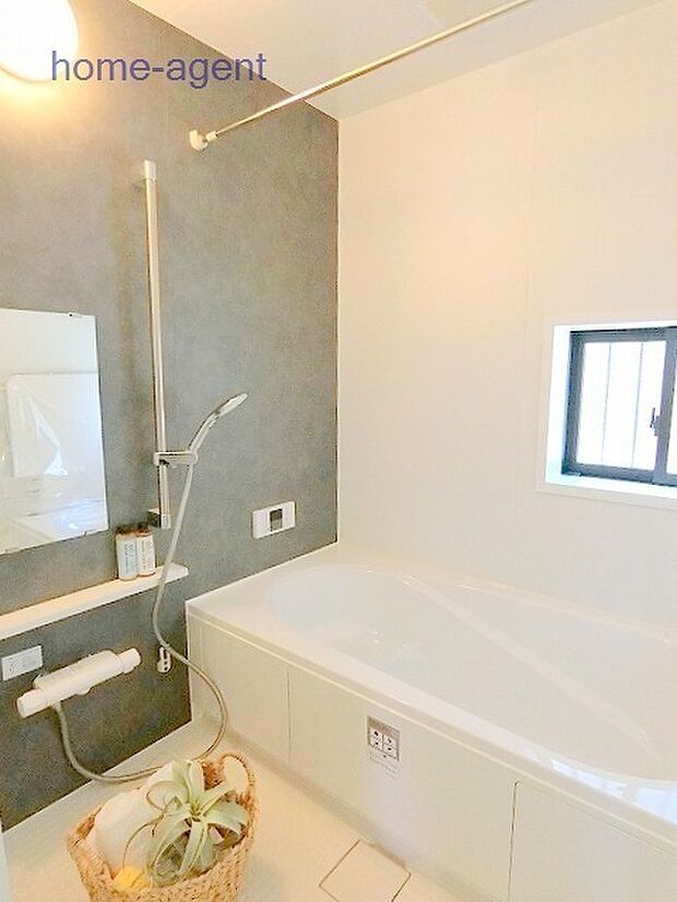 広々とした浴室。浴室乾燥暖房機付きで快適です。