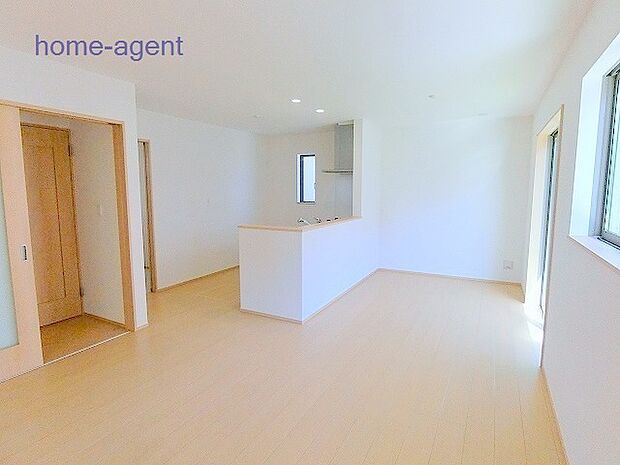 16帖LDKで広々スペース。南東向きで日当り良好です。