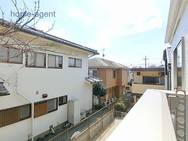 閑静な住宅街に位置しております。