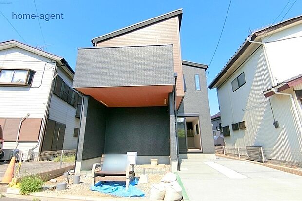 小中学校、スーパーまで徒歩圏内で生活環境が整っております。