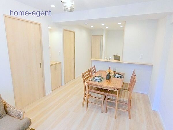 13.7帖LDK。内装リフォーム済みで綺麗なお部屋です。