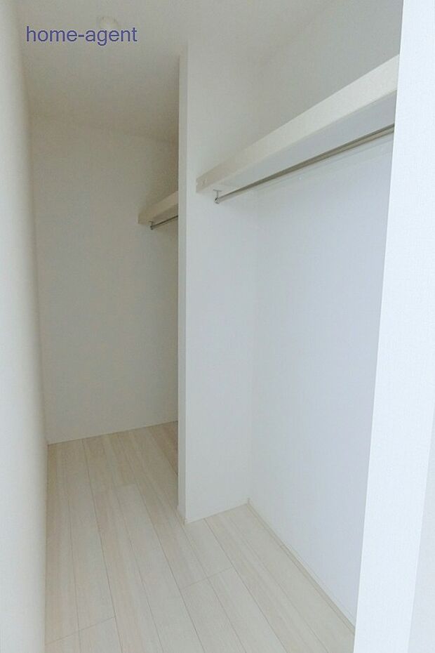 収納豊富で荷物の多い方も安心です。