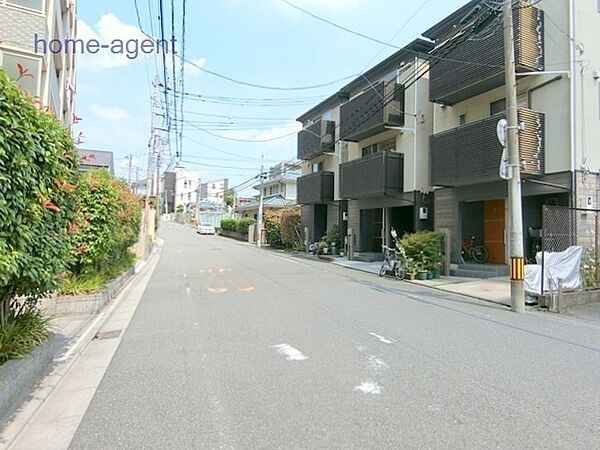前面道路は8.1ｍ。