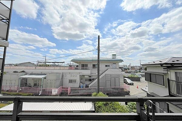 小・中学校、スーパーまで徒歩10分圏内で生活環境が整っております。
