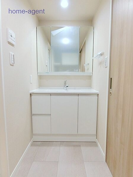 清潔感のある洗面台です。